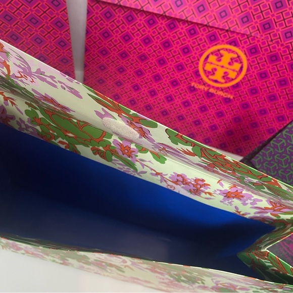 Tory Burch Gifting / Storage Bags In Different Sizes, Patterns & Colors - Picture 8 of 16